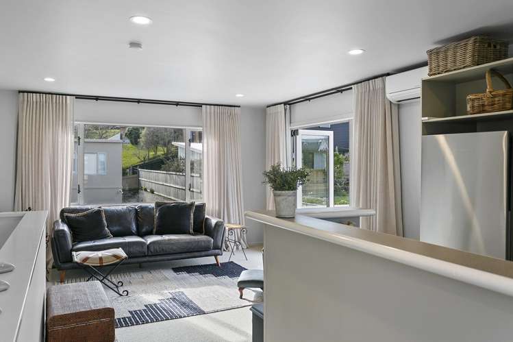 9/208A Lake Terrace Waipahihi_9