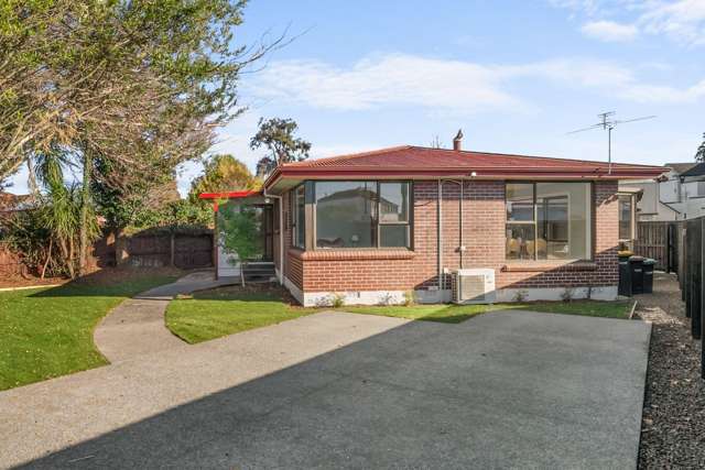 UPPER RICCARTON - STUDENT ACCOMMODATION 2027 - 5 BEDROOMS, 1 BATHROOM, HEATPUMP, OFF STREET PARKING