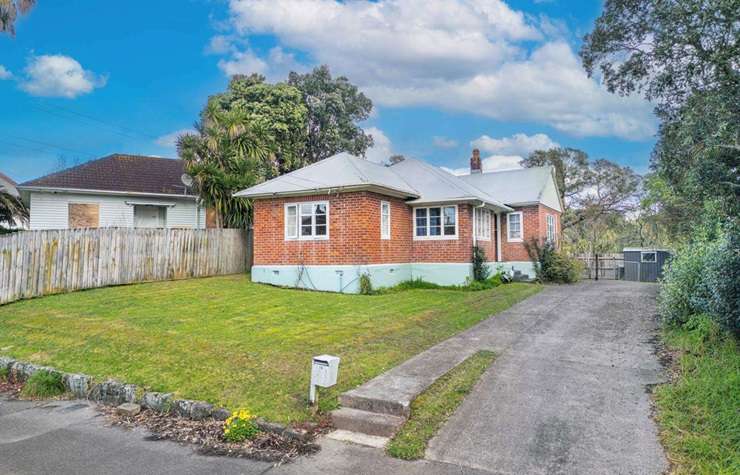 Kāinga Ora is selling two neighbouring homes on Ponsonby's Parawai Crescent. The homes, which back onto a reserve, have a combined RV of $4.33 million. Photo / Supplied