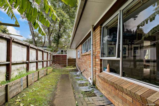 69 Clayburn Road Glen Eden_1