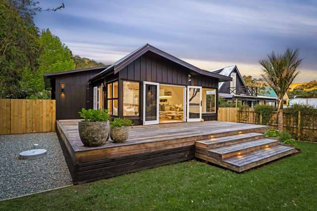 Beach Front Refurbished Single Level Cottage