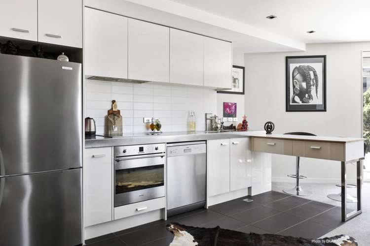 1f/82 Cable Street Te Aro_4