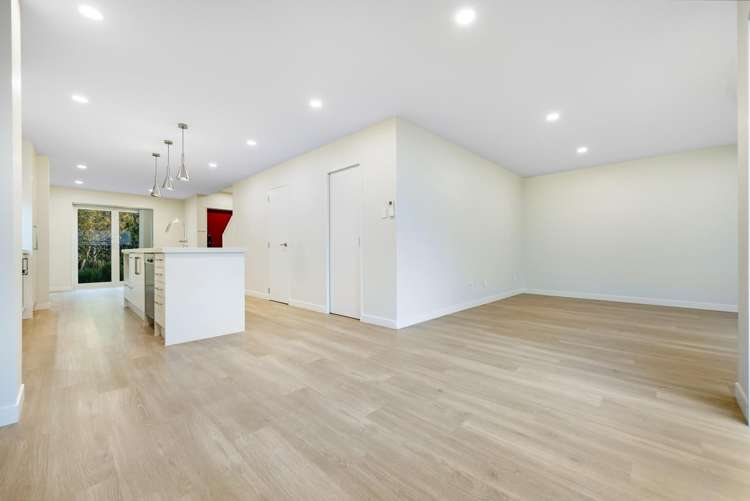 6 Lords Way Millwater_8