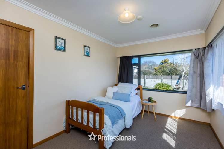 8 Coates Grove Silverstream_16