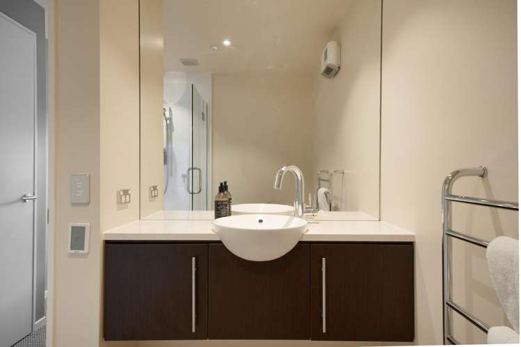 Unit 1 LakeRidge Apts, 51 Thompson Street Queenstown_11