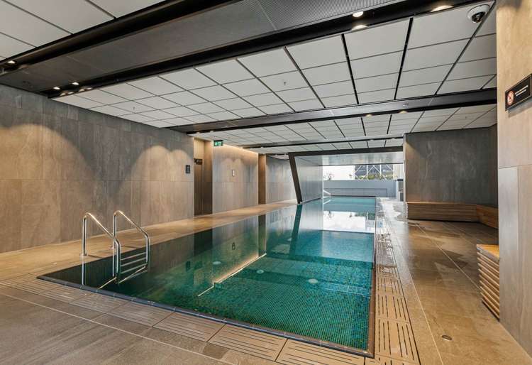 2202/10 Commerce Street City Centre_19