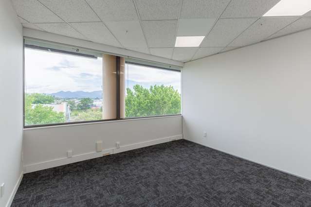 Bright, Central, Scenic: Your Dream Office Awaits