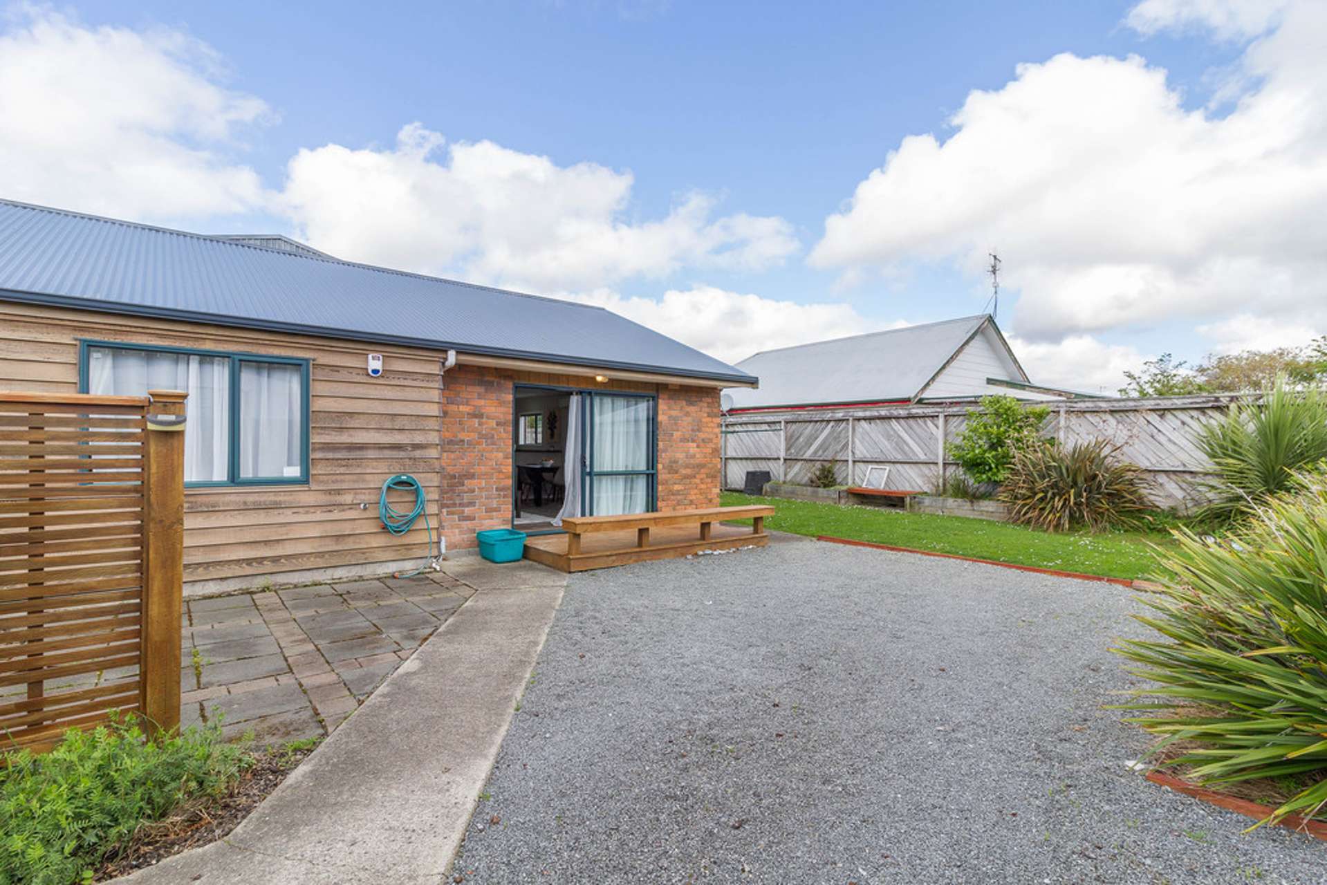 2/4 Ipswich Grove Wainuiomata_0