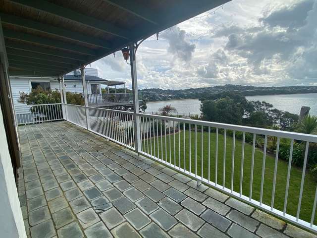 5 Bedrooms+Office, 2 living areas in Stanmore Bay