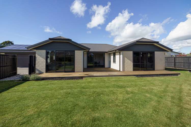 4 Kohunga Crescent Bottle Lake_21