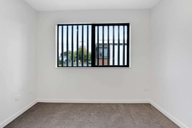 8/196 Royal Road Massey_18