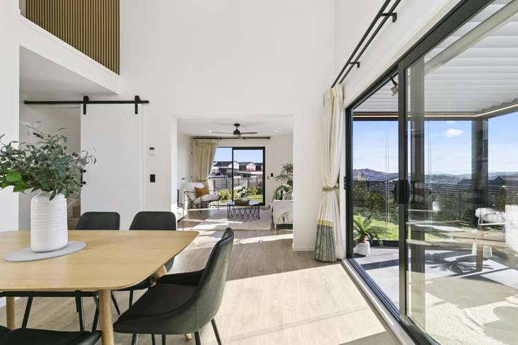 81 Cedarwood Street Woodridge_3