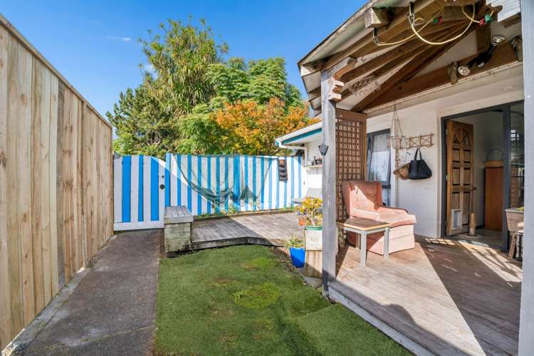 2/9 Poinsettia Place Henderson_7