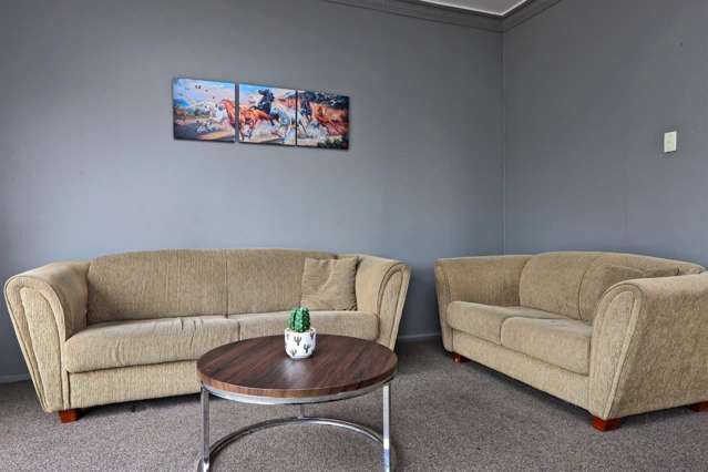 932 Oliphant Road Raureka_3