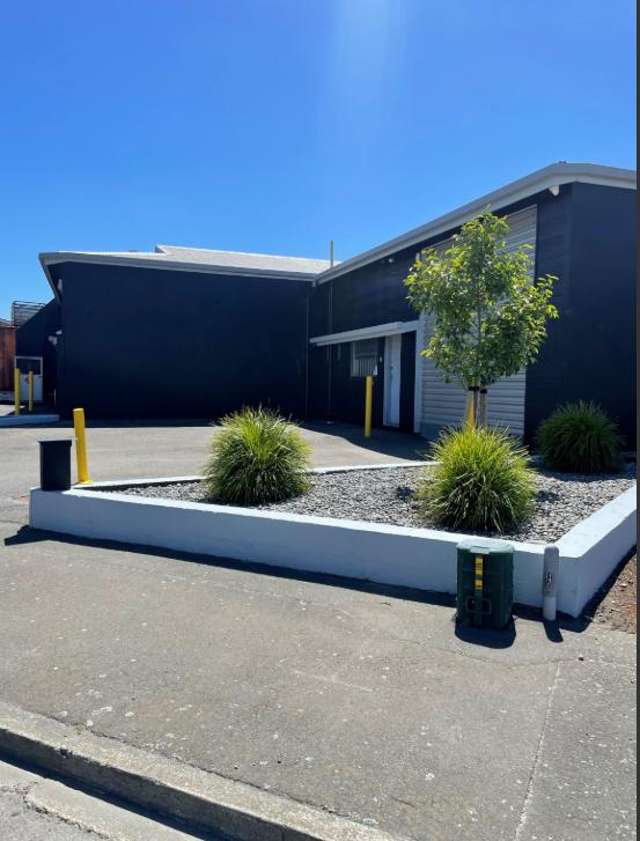 Industrial Warehouse - Great Location