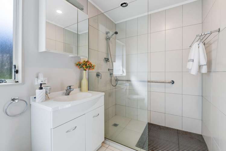 2/45 Unsworth Drive Unsworth Heights_10