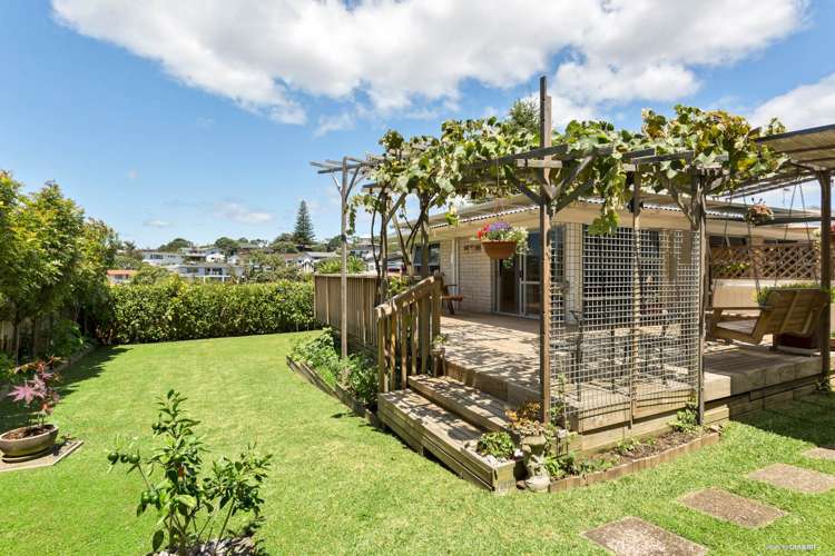 2/4 Noumea Place Mairangi Bay_15