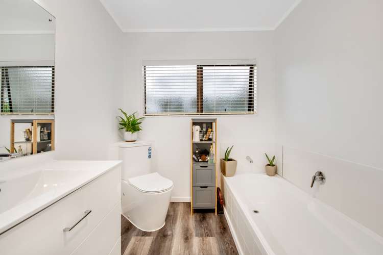 45 Beach Road Stanmore Bay_19