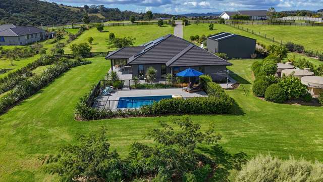 Home, pool & shed – yes please!