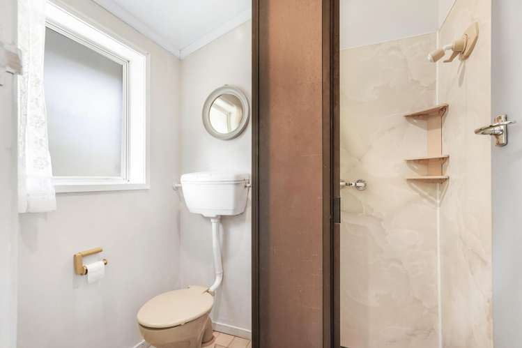 48 Southsea Crescent Silverdale_16