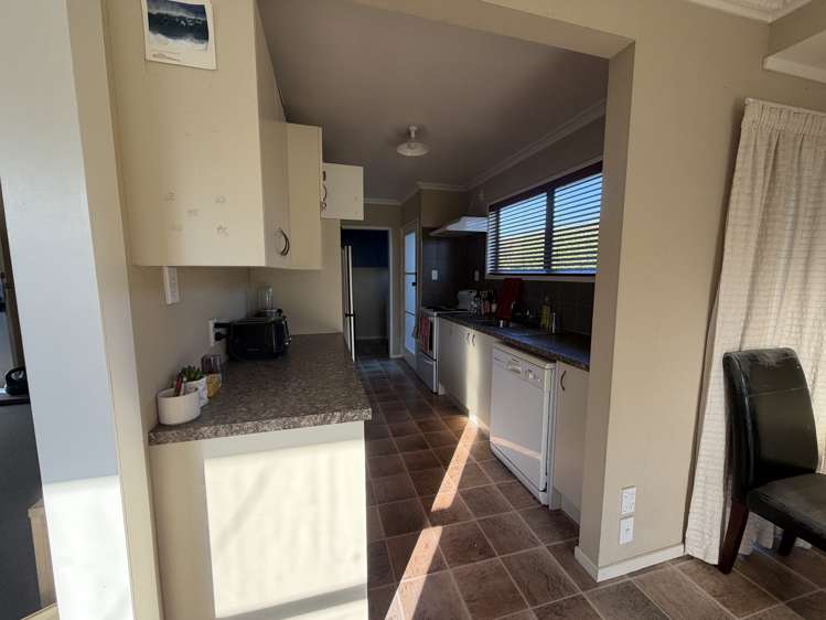 13 Cypress Cres Pukete_3