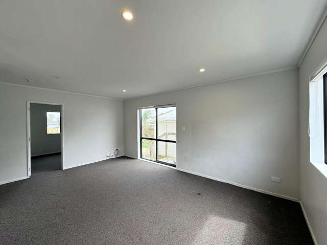 Two Bedroom with Garage in Manurewa