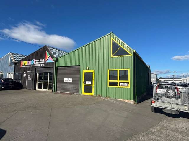 Corner Industrial Unit in Onekawa
