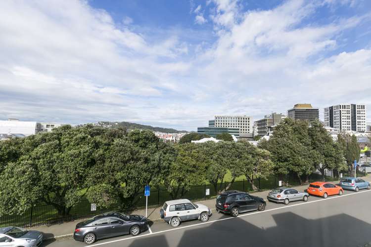 7/33 Hobson Street Thorndon_2