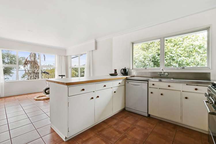 22 Giles Way Hauraki Surrounds_5