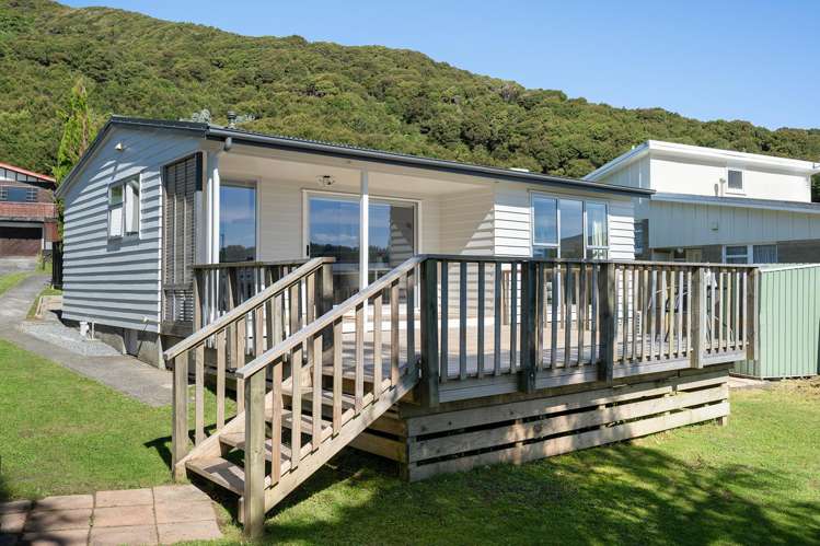 35 Antrim Crescent Wainuiomata_13