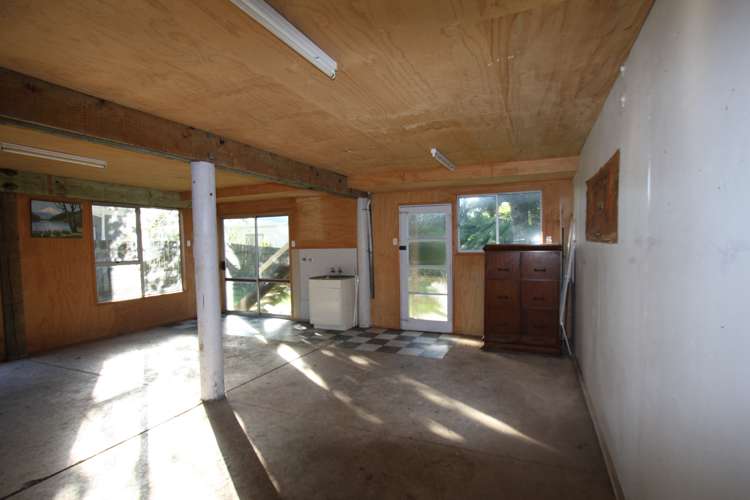 10 Kauri Point Road Laingholm_12