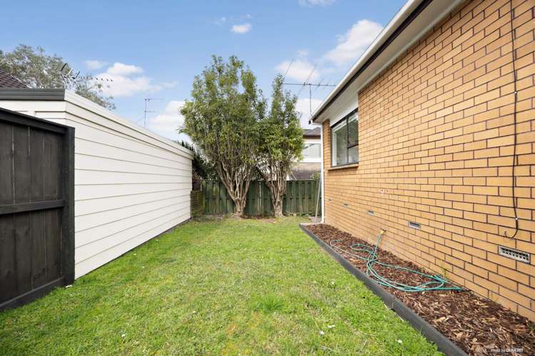 2/100 East Coast Road Forrest Hill_12
