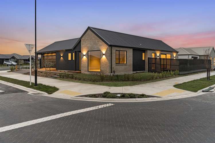 8 Silvergrass Way_0