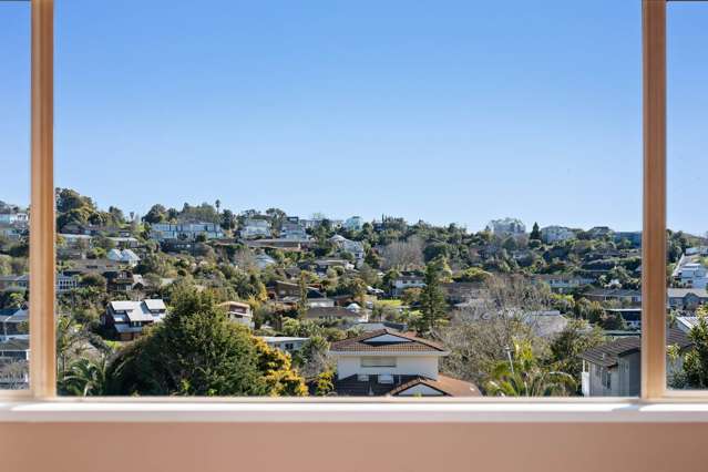 2/48 Mayfair Crescent Mairangi Bay_4