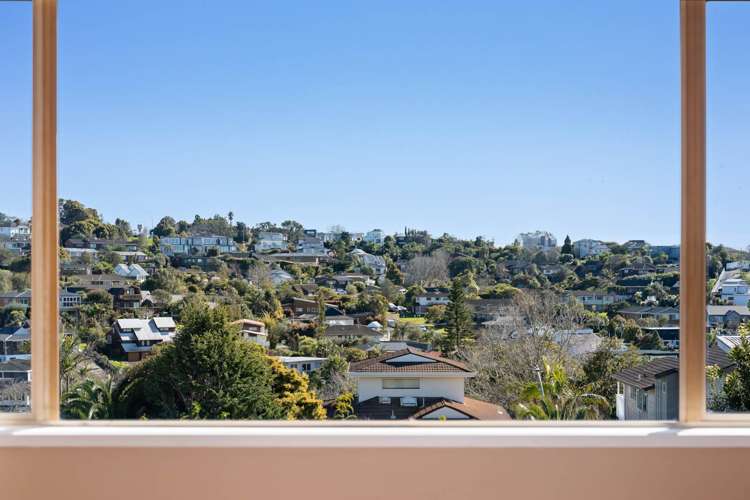 2/48 Mayfair Crescent Mairangi Bay_4