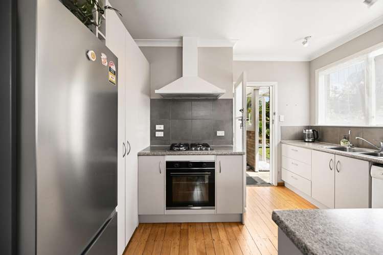 15 Tomin Road Glenview_17