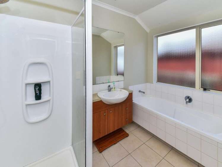 12 Belfry Place Wattle Downs_11