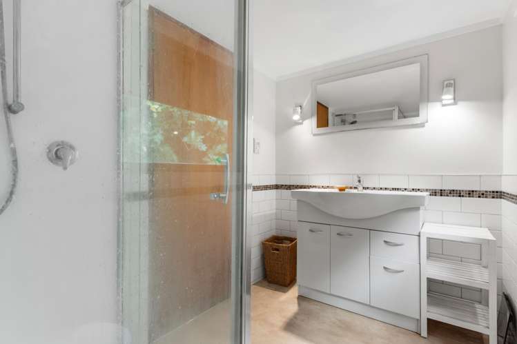 5 Nadia Grove Khandallah_12