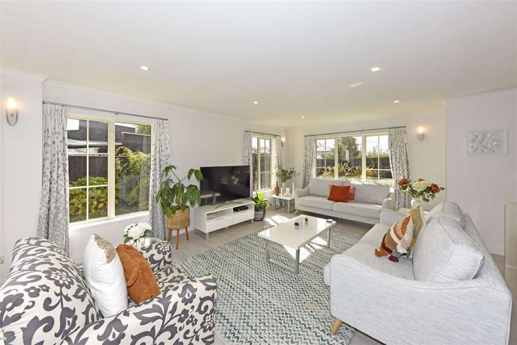 9 Strathmore Gardens Burwood_9