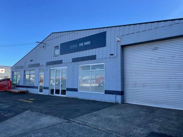 Modern Showroom/Warehouse 420m2