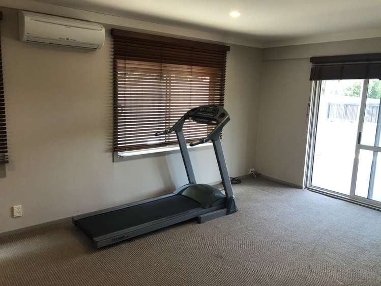 8 Garmons Way Castor Bay_17