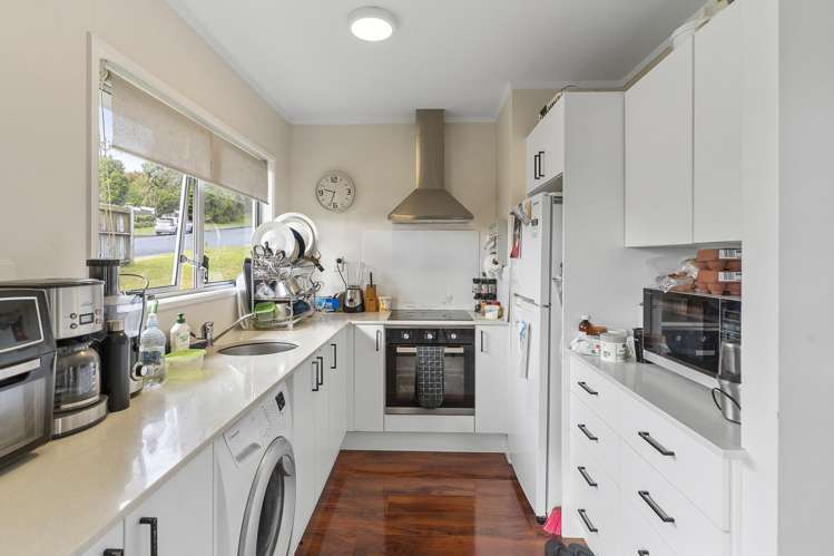 1 Ayton Drive Totara Vale_4