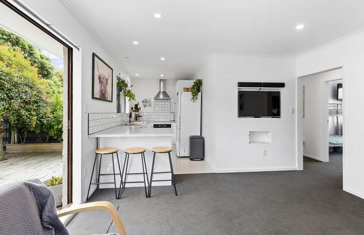 27 Akaroa Drive Maupuia_8