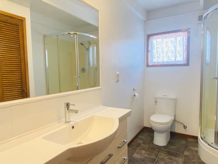 16 Woodhall Road Epsom_10