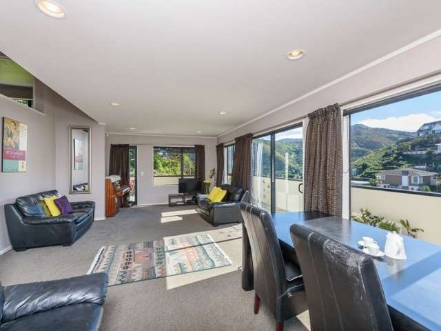 6 Dennis Way Island Bay_2