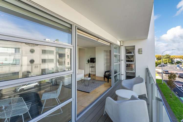 304/19 Surrey Crescent_4