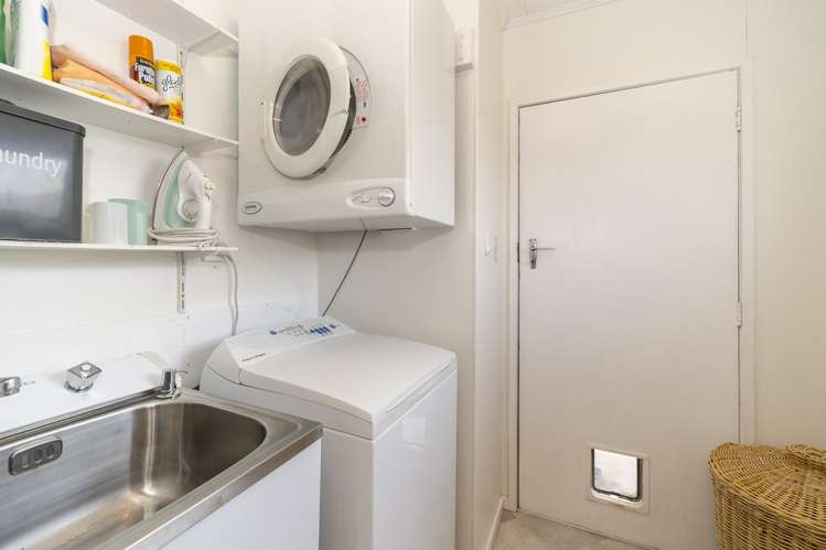 7 Cornwall Place Stoke_22