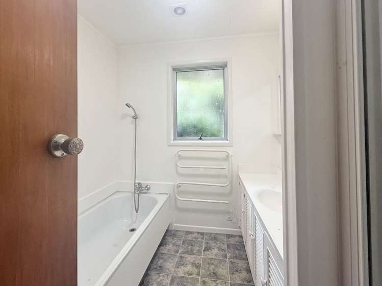 122 Whangaparaoa Road Red Beach_10