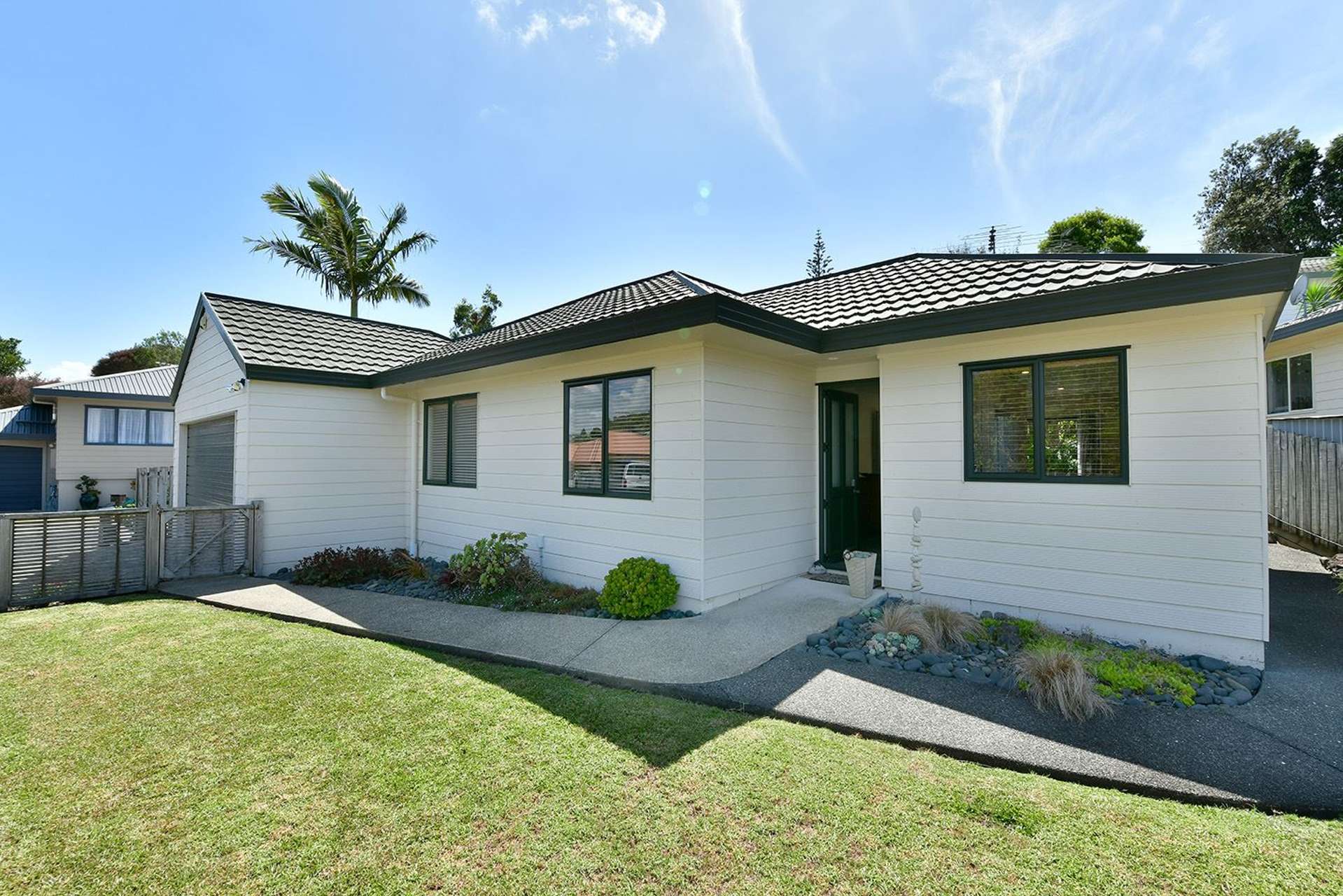 2/8 Knott Road Stanmore Bay_0