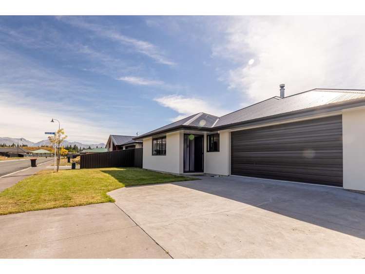 27 Lakeland Avenue Twizel_27